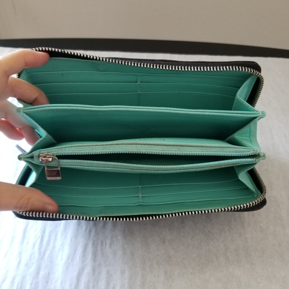 Tiffany & Co. Classic Black Wallet - Picture 11 of 12